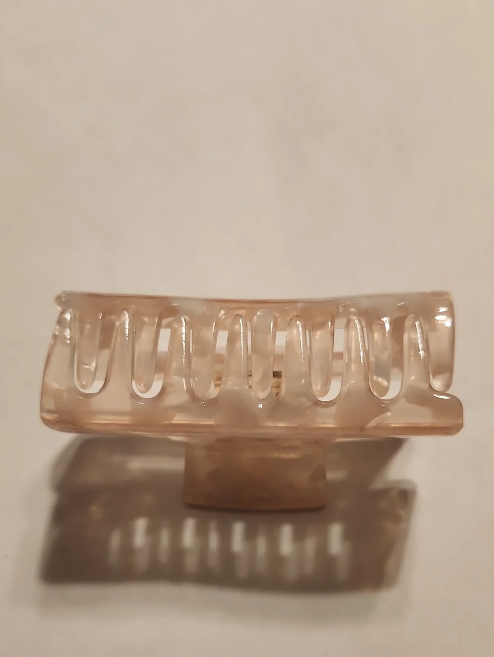 NWOT Light Peach/White Acetate Hair Clip 3 inches